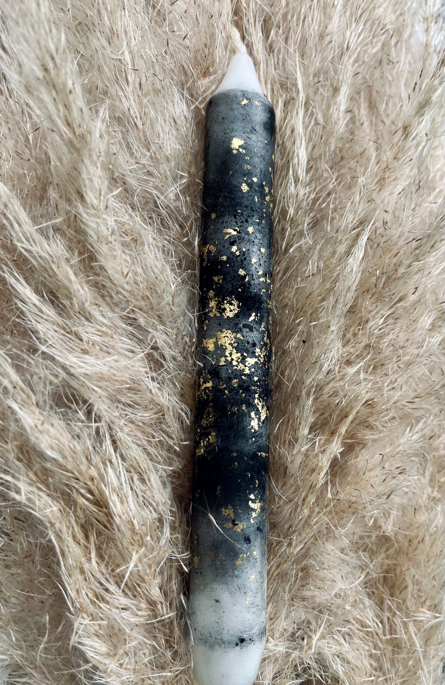 Ritualkerze Golden Eye mit Edel-Schungit & 24 Karat Blattgold